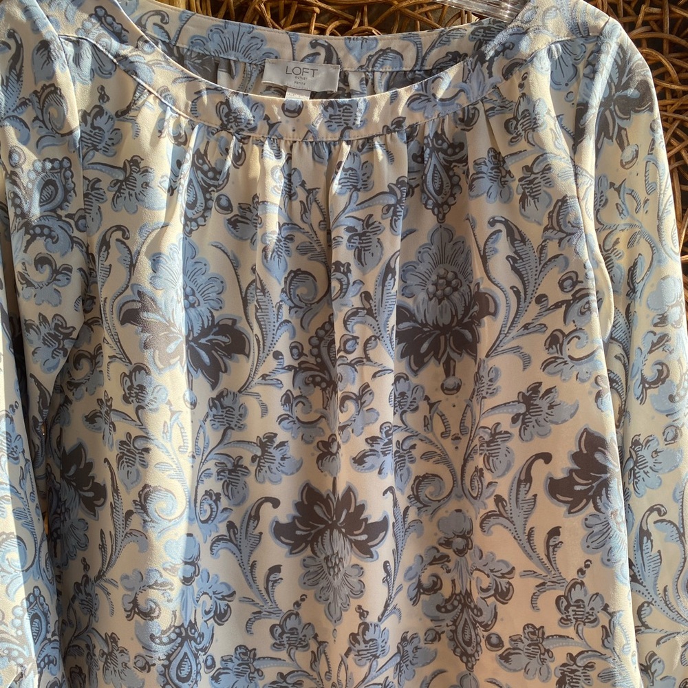 LOFT  Whimsical Vintage Print Blouse Long-sleeve Like New Beautiful - Picture 9 of 12